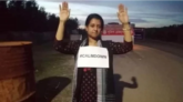 চেকপোস্টে সিনহার বোনের অভিনব প্রতিবাদ