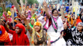 বগুড়ায় এমপির আগমন ঠেকাতে ঝাড়ু মিছিল