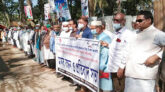 পটুয়াখালীতে মুক্তিযোদ্ধার ওপর হামলার প্রতিবাদে মানববন্ধন