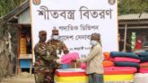 পিরোজপুরে শীতার্তদের মাঝে সেনাবাহিনীর কম্বল বিতরণ