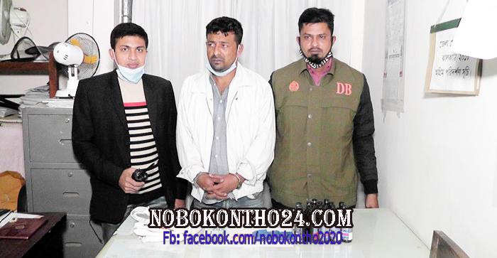 ঝালকাঠিতে ইয়াবা-ফেনসিডিলসহ ব্যবসায়ী আটক
