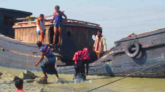 মেঘনায় ট্রলারডুবি, শিশুসহ আহত ২০