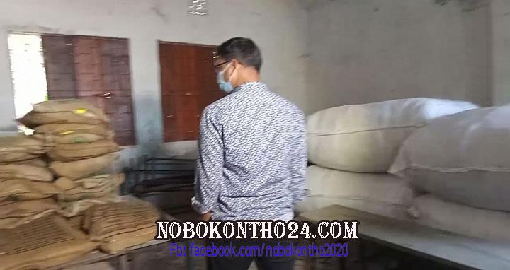 তজুমদ্দিনে ত্রাণের কম্বল ও খাবারের বস্তা জব্দ
