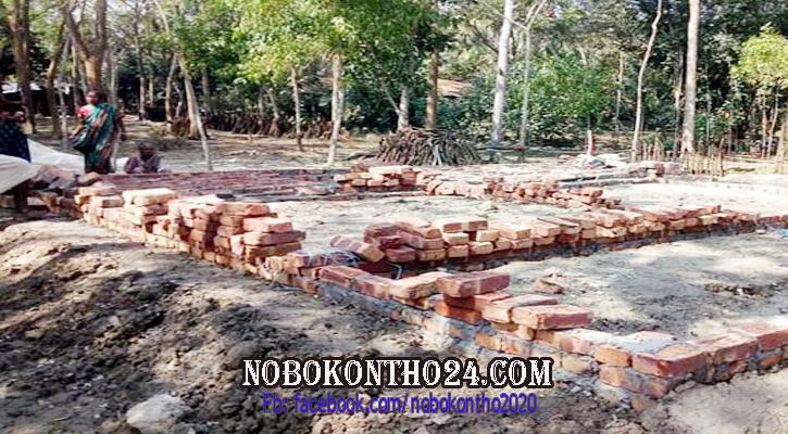 বরগুনায় নির্মাণের মধ্যেই ভেঙে পড়লো উপহারের ঘর!
