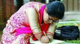 কনুই দিয়ে লিখেই বড় অফিসার পটুয়াখালীর ফাল্গুনী!