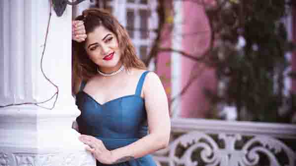নতুন প্রেমিকের সঙ্গে সম্পর্কে ফাটল শ্রাবন্তীর