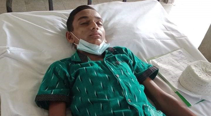 মেহেন্দিগঞ্জে বিস্কুট চুরির মিথ্যা অপবাদ দিয়ে স্কুল ছাত্রকে মারধর