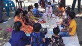 বাবুগঞ্জে শিক্ষার্থীদের রাস্তার উপর পাঠদান!