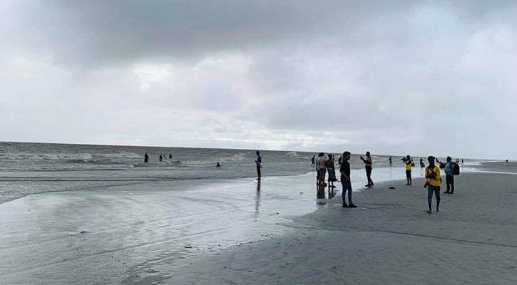 বৈরী আবহাওয়ায় কুয়াকাটায় কমছে পর্যটক