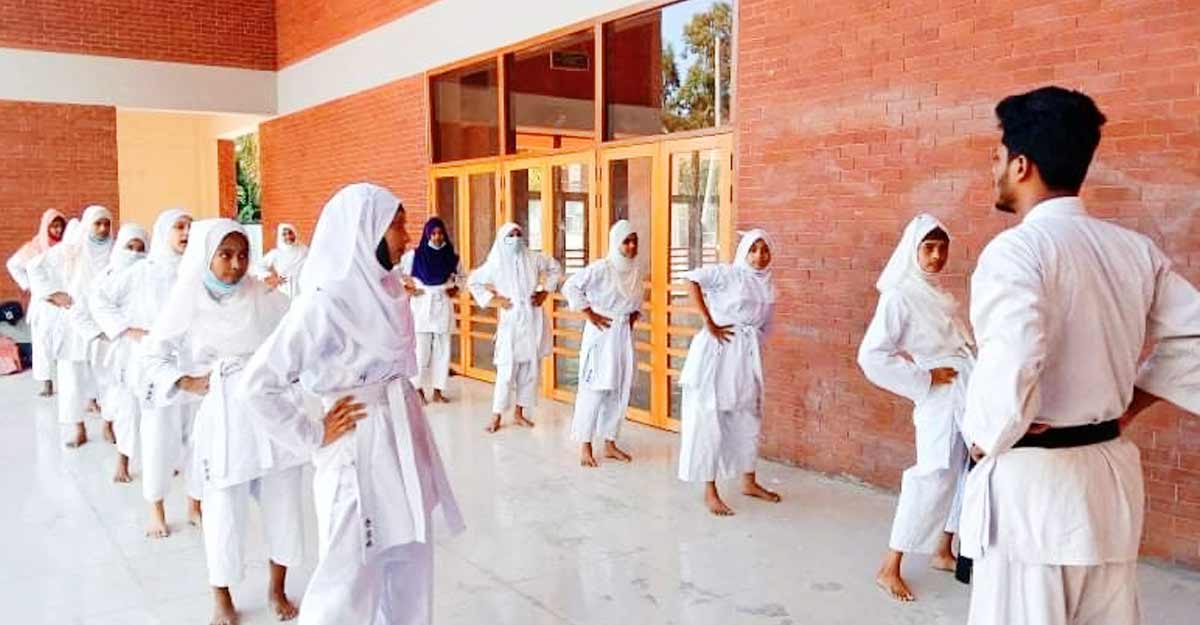 আত্মরক্ষায় কারাতে প্রশিক্ষণ নিচ্ছে ভোলার কিশোরীরা