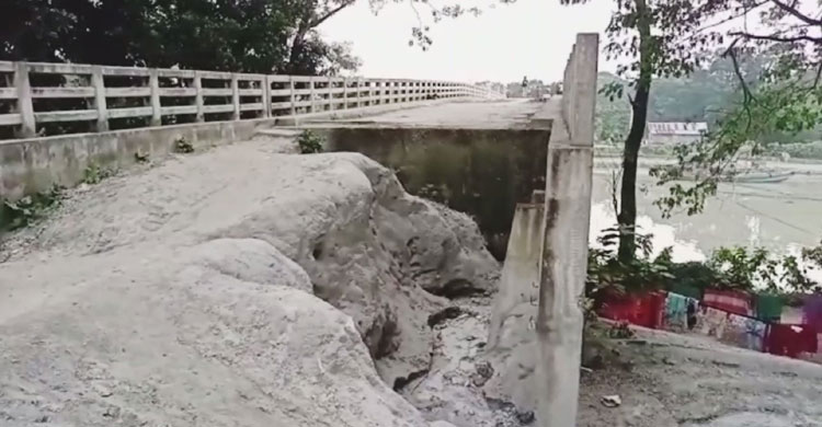 ৬ কোটি টাকা ব্যয়ে সেতুর নেই সংযোগ সড়ক!