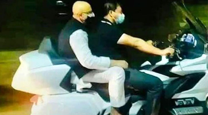 জাহাঙ্গীরের মোটরসাইকেলে মুরাদ, ছবি ভাইরাল