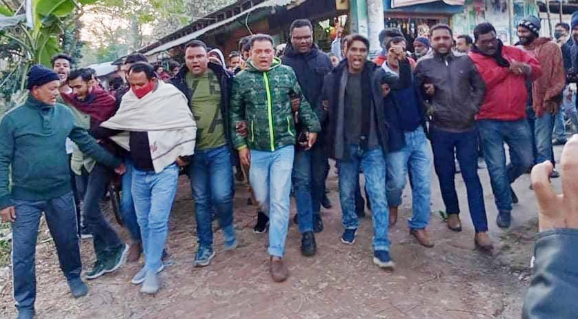 উজিরপুরে আকবর হত্যার প্রতিবাদে যুবদলের বিক্ষোভ