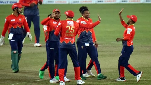সাকিব নৈপুণ্যে পঞ্চম জয় তুলে শীর্ষে বরিশাল