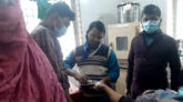 ভোলায় সদর হাসপাতালে পরিচ্ছন্নতাকর্মী দিচ্ছেন ইনজেকশন