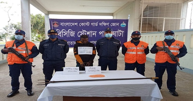 পাথরঘাটায় ইয়াবাসহ ব্যবসায়ী গ্রেফতার