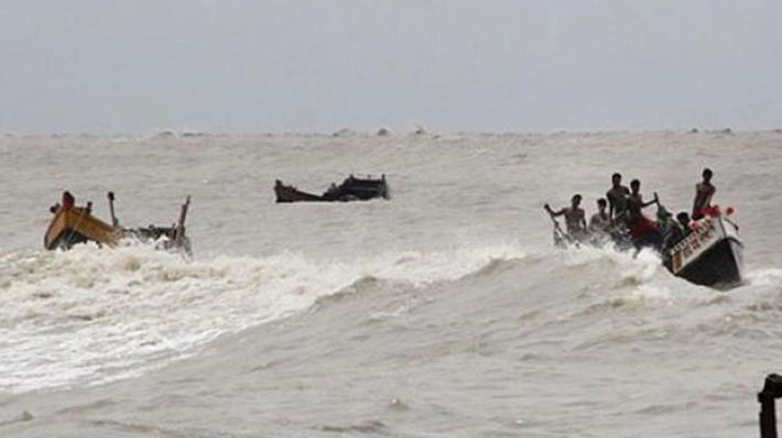 বঙ্গোপসাগরে ট্রলার ডুবি ২৫ জেলে নিখোঁজ