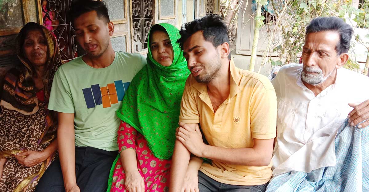 সবাই দেশে ফিরল, আমার বাবাই পইড়া রইল ফ্রিজে: হাদিসুরের মা