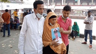 লাশ না আসায় কান্নায় ভেঙে পড়েছেন হাদিসুরের পরিবার