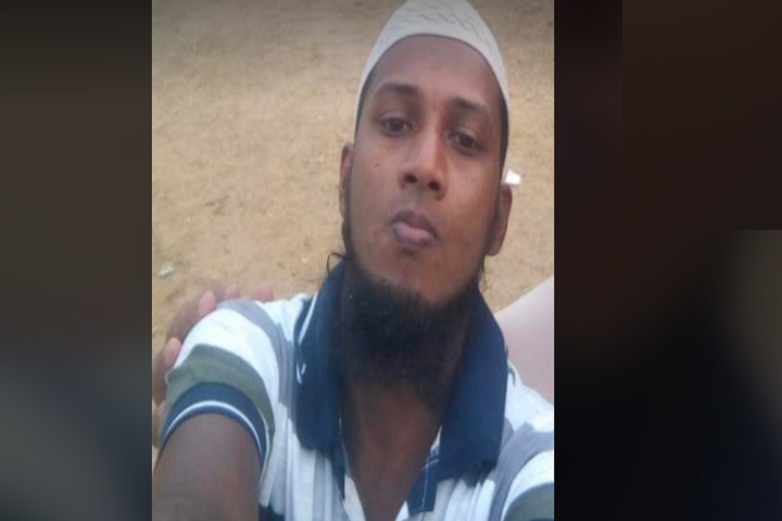 মসজিদে নামাজরত যুবককে কুপিয়ে জখম