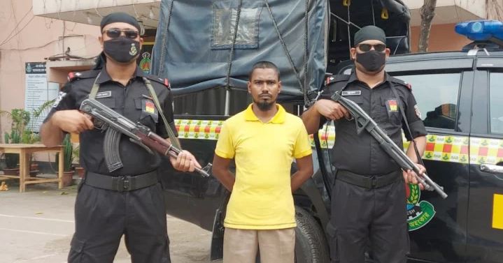 স্ত্রীকে হত্যা করে মরদেহে আগুন লাগিয়ে মসজিদে যান স্বামী