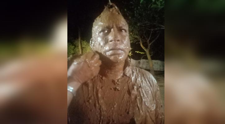 পুরো শরীরে কাদা মাখলেন মোশাররফ করিম!