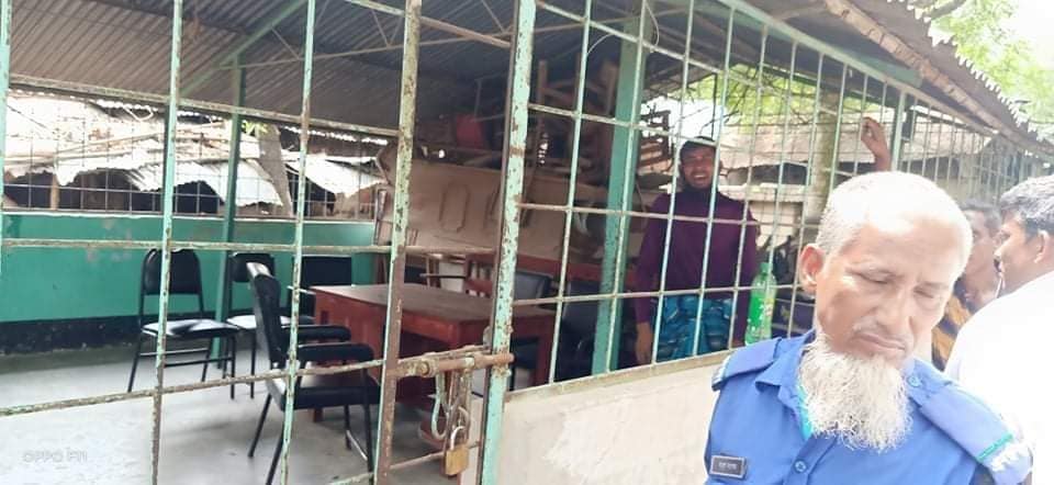 পত্নীতলায় ইউপি চেয়ারম্যানের হাতে সাংবাদিক লাঞ্ছিত