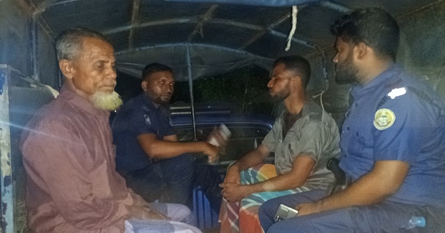 বরগুনায় বাবাকে মারধর করায় ছেলেকে পুলিশে দিল এলাকাবাসী