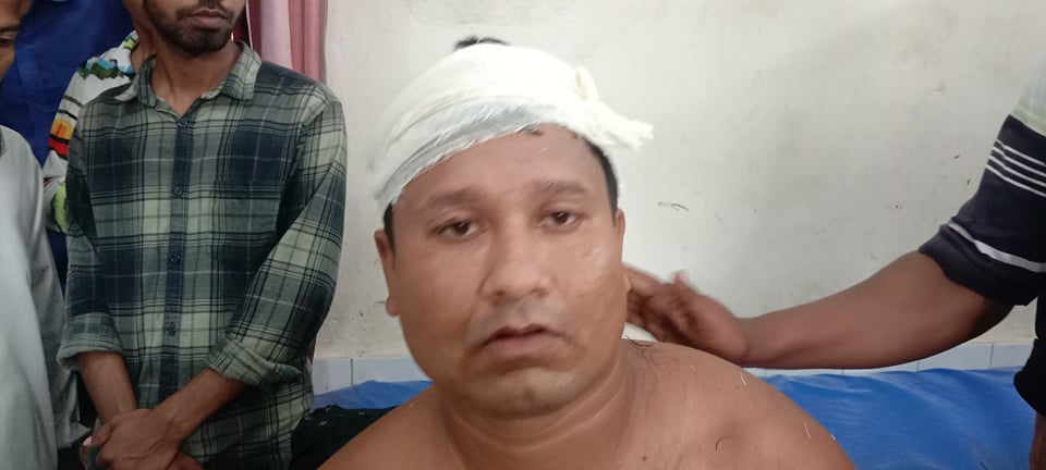 দুমকিতে অশ্লীল কাজে বাধা, কিশোর গ্যাংয়ের হামলায় আহত ২