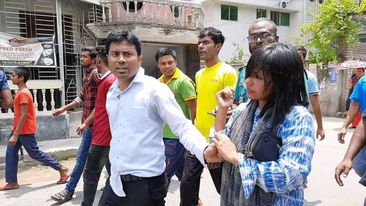 হোটেলে প্রেমিকসহ স্ত্রীকে ধরে পুলিশে দিলেন স্বামী