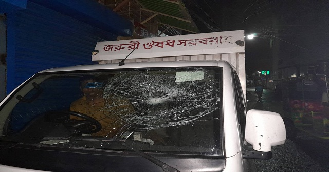 বরগুনায় পুলিশের সামনেই ছাত্রলীগের ভাঙ্গচুর তান্ডব