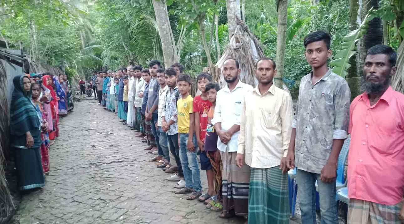 মঠবাড়িয়ায় চুরির প্রতিবাদ ১১জনের বিরুদ্ধে মামলা