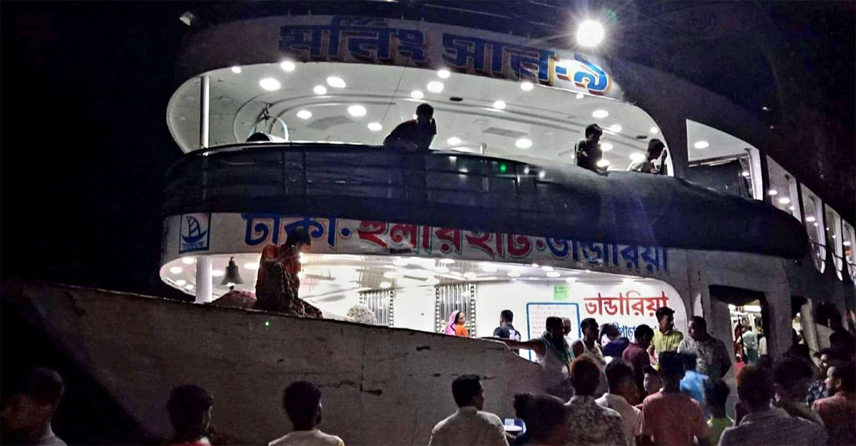 উজিরপুরে ভোররাতে ছেড়ে গেছে লঞ্চ, নিখোঁজদের উদ্ধার কাজ চলছে