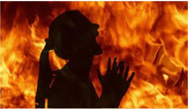 বরিশালে কাবিননামার টাকা না পেয়ে শরীরে আগুন দিলেন নারী
