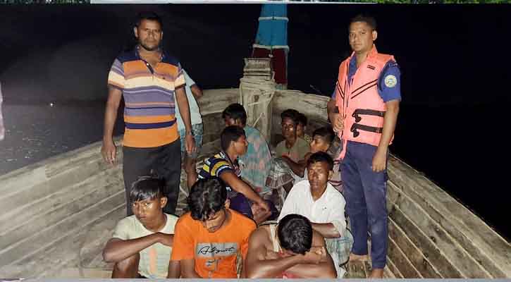 ভোলায় ৮ জেলেকে ২০ হাজার টাকা জরিমানা, দুই ট্রলার জব্দ