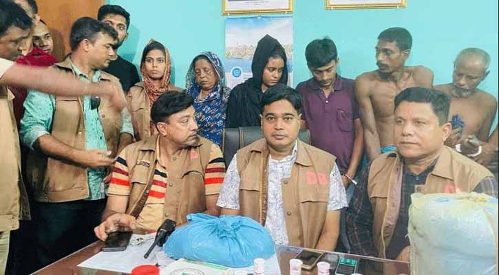 মঠবাড়িয়ায় মাদকসহ ৫ বিক্রেতা আটক