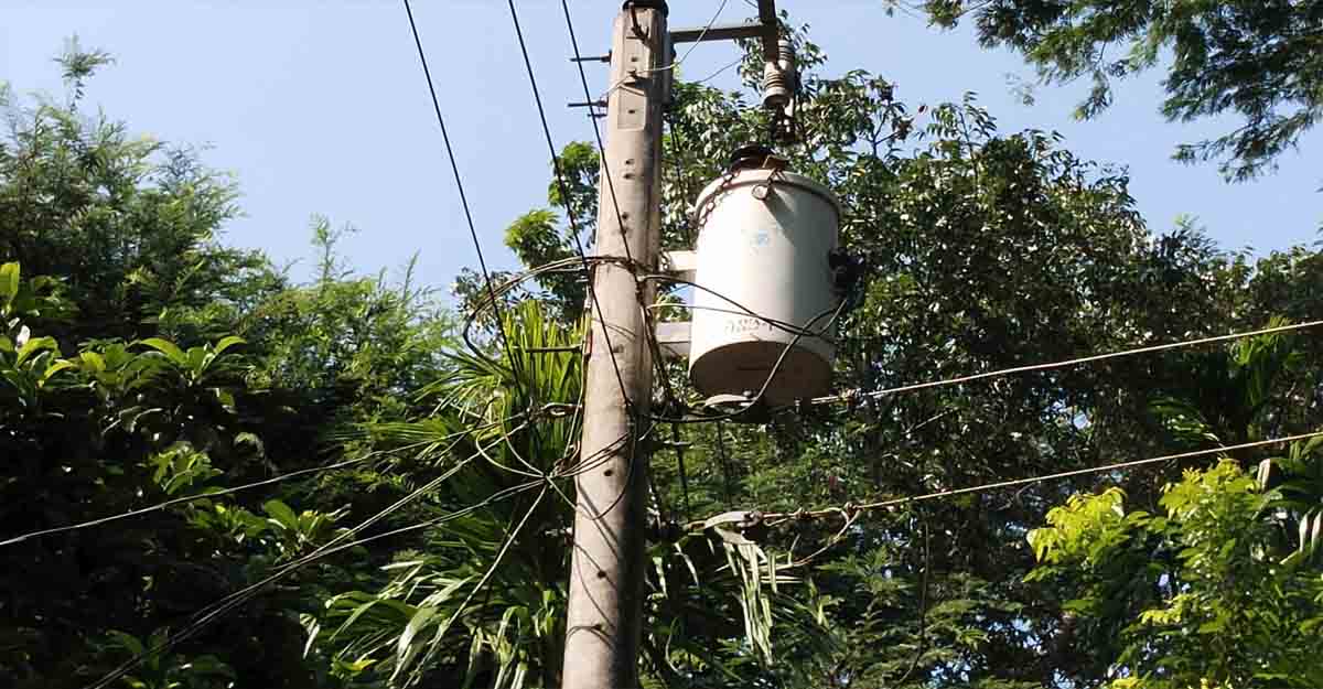 এক সপ্তাহেও বিদ্যুৎ মেলেনি রাজাপুরের দুর্গত এলাকায়!