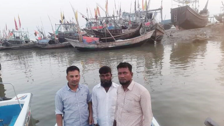 ভোলায় গরু ব্যবসায়ী ছদ্মবেশে আসামি ধরল পুলিশ