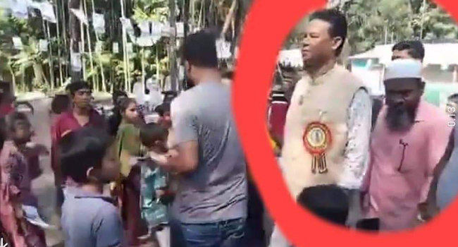 ভোালায় স্কুলের শিশুদের মিছিলে অংশ নিতে বাধ্য করলেন দফতরি!