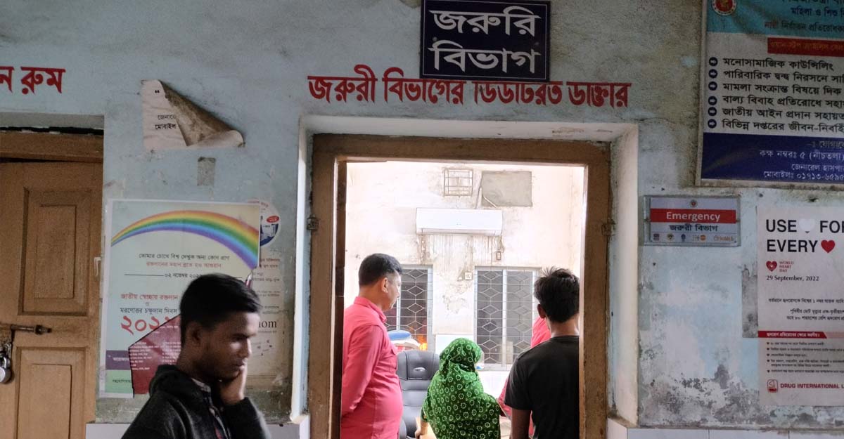 রাত ১২টা বাজলেই ঘুমিয়ে পড়েন জরুরি বিভাগের চিকিৎসক!