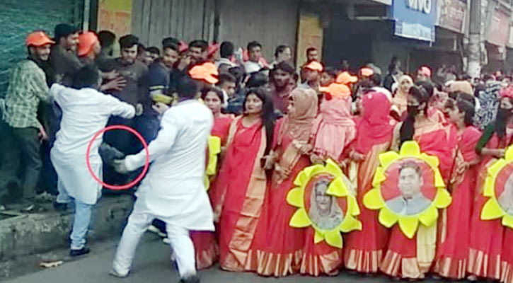 বরিশালে কর্মীদের শাসন করতে জুতা হাতে তেড়ে গেলেন ছাত্রলীগ নেতা