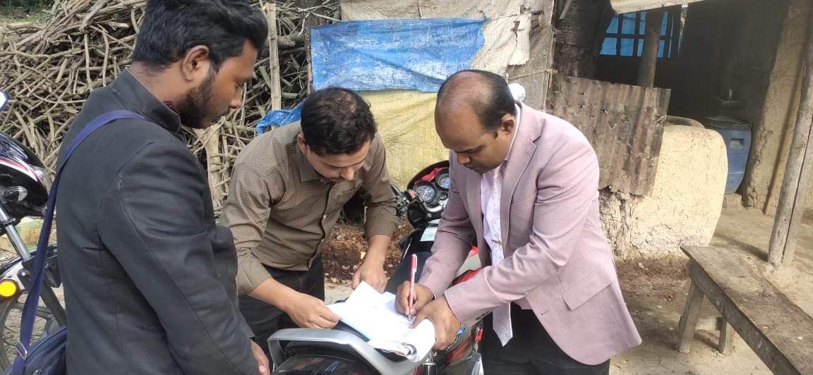 সাপাহারে ১১ জন মোটরসাইকেল চালককে জরিমানা