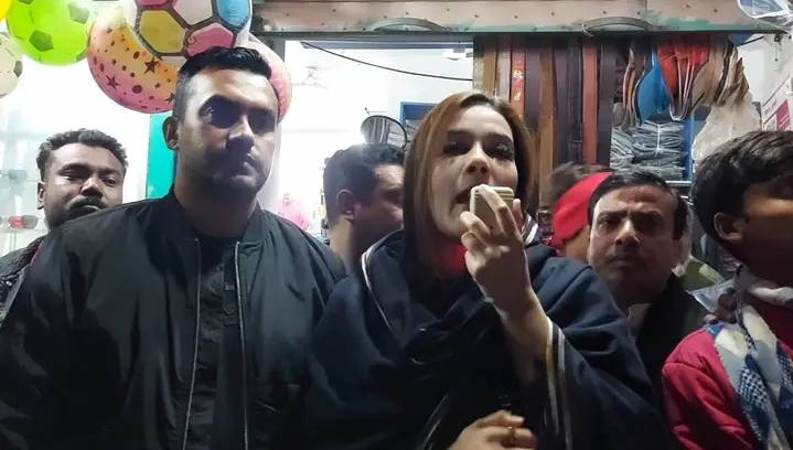 এমপি হতে গণসংযোগ করেছেন চিত্রনায়িকা মাহি