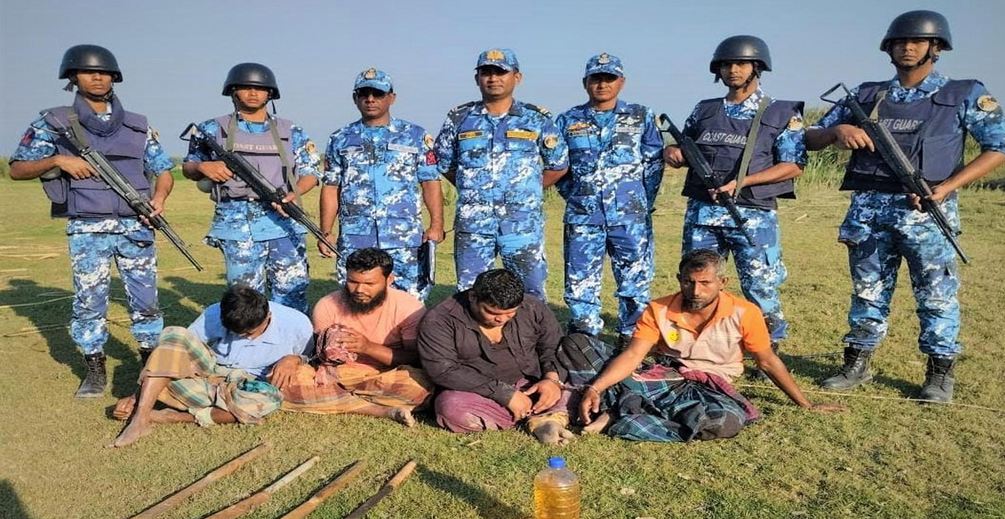 ভোলায় আগ্নেয়াস্ত্রসহ চার ডাকাত আটক