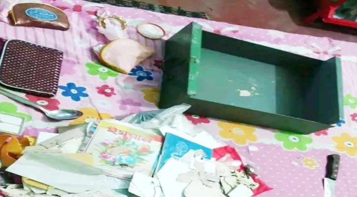 ঝালকাঠিতে দিনদুপুরে দুর্ধর্ষ চুরি, টাকা ও স্বর্ণালঙ্কার লুট
