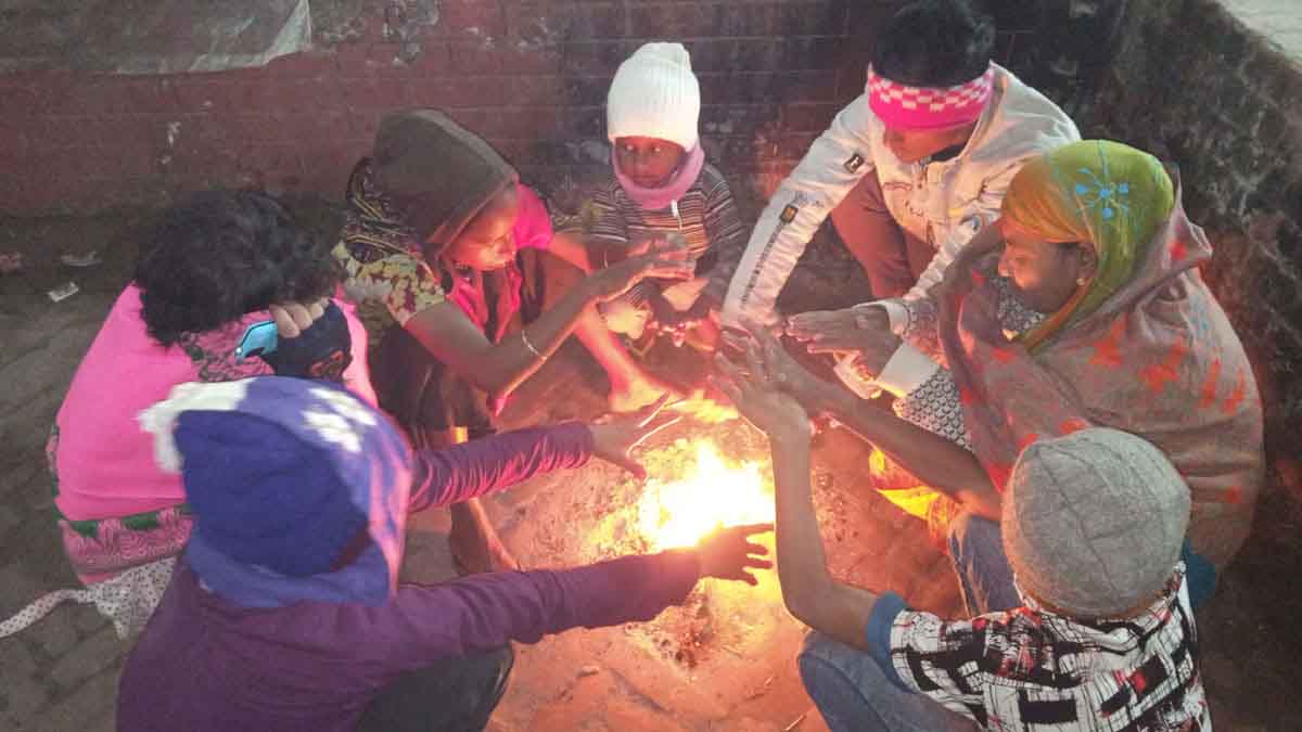 বরিশালে সর্বনিম্ন তাপমাত্রা রেকর্ড, কম্বলের আশায় প্রান্তিক মানুষ