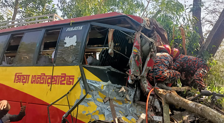 উজিরপুরে দুই বাসের সংঘর্ষে চরমোনাই মাহফিলের মুসুল্লি নিহত