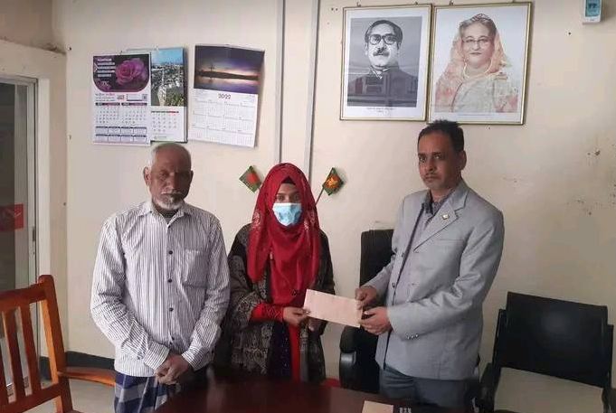 মেধাবী শিক্ষার্থীদের সহায়তা দিলেন চককীর্তি ইউপি চেয়ারম্যান