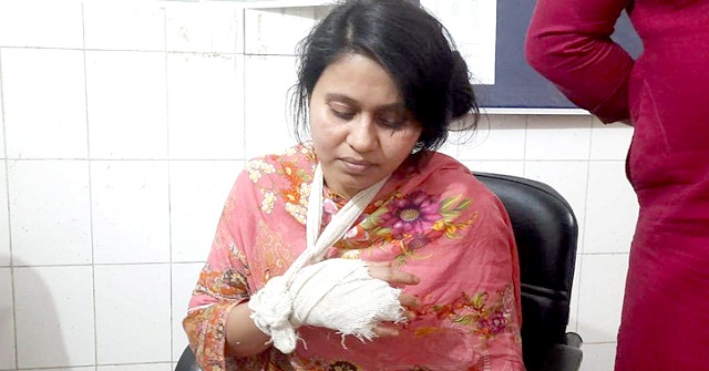 পটুয়াখালীতে মেয়েকে কুপিয়ে জখম করলেন বাবা!