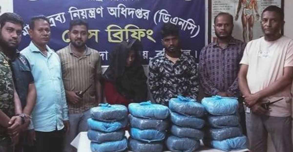 বরিশালে লঞ্চের কেবিনে মাদক পাচার, নারীসহ আটক ৪